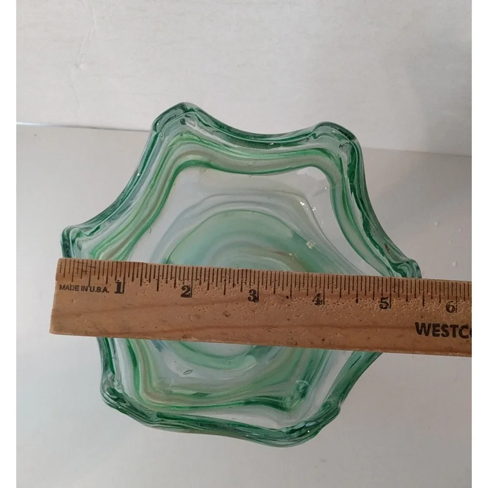 Slag Glass Stretch Ruffled Top Vase Green Swirl Art Glass Centerpiece 10